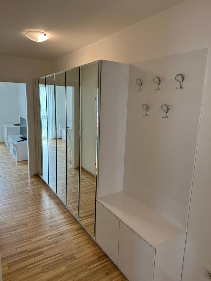 Hauptbahnhof Ferienwohnung Am Park Vienna Exterior photo
